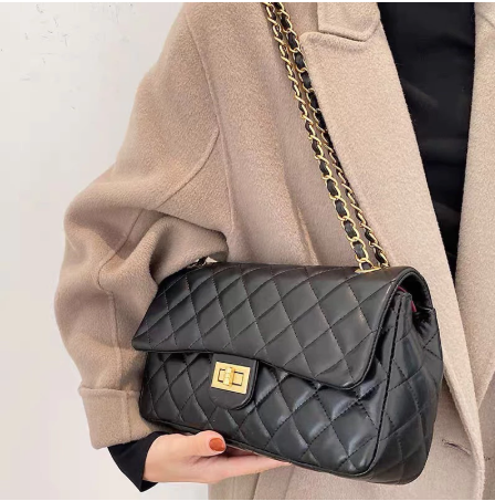 Bolso Bandolera de Mujer Acolchado con Cadena Dorada Modelo Copacabana