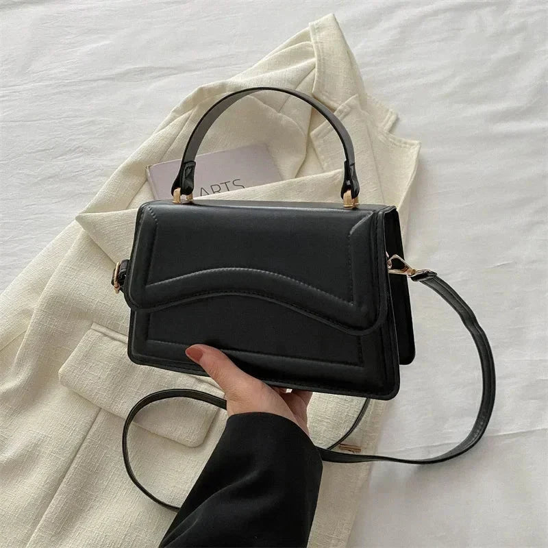 Bolso Transversal Feminino com Design Estruturado Modelo Belle Époque
