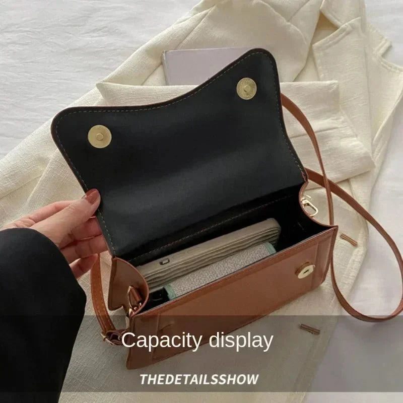 Bolso Transversal Feminino com Design Estruturado Modelo Belle Époque